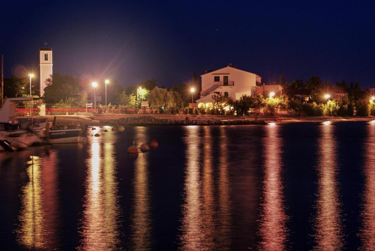 Apartmani Paron Sime Seline Buitenkant foto
