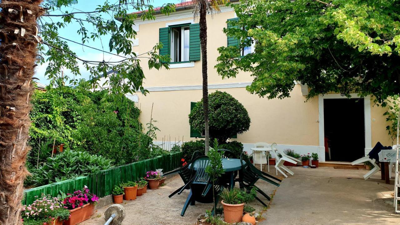 Apartmani Paron Sime Seline Buitenkant foto